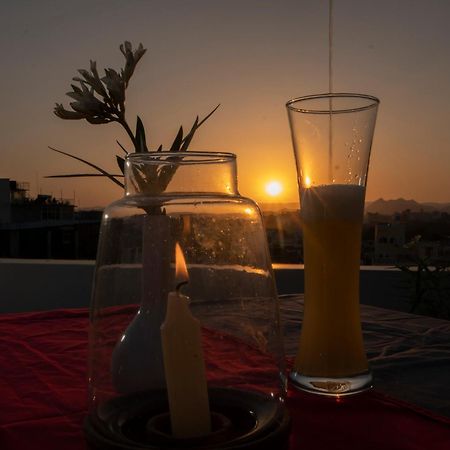 Dera Pichola- A Lake Facing Boutique Hotel Udaipur Bagian luar foto