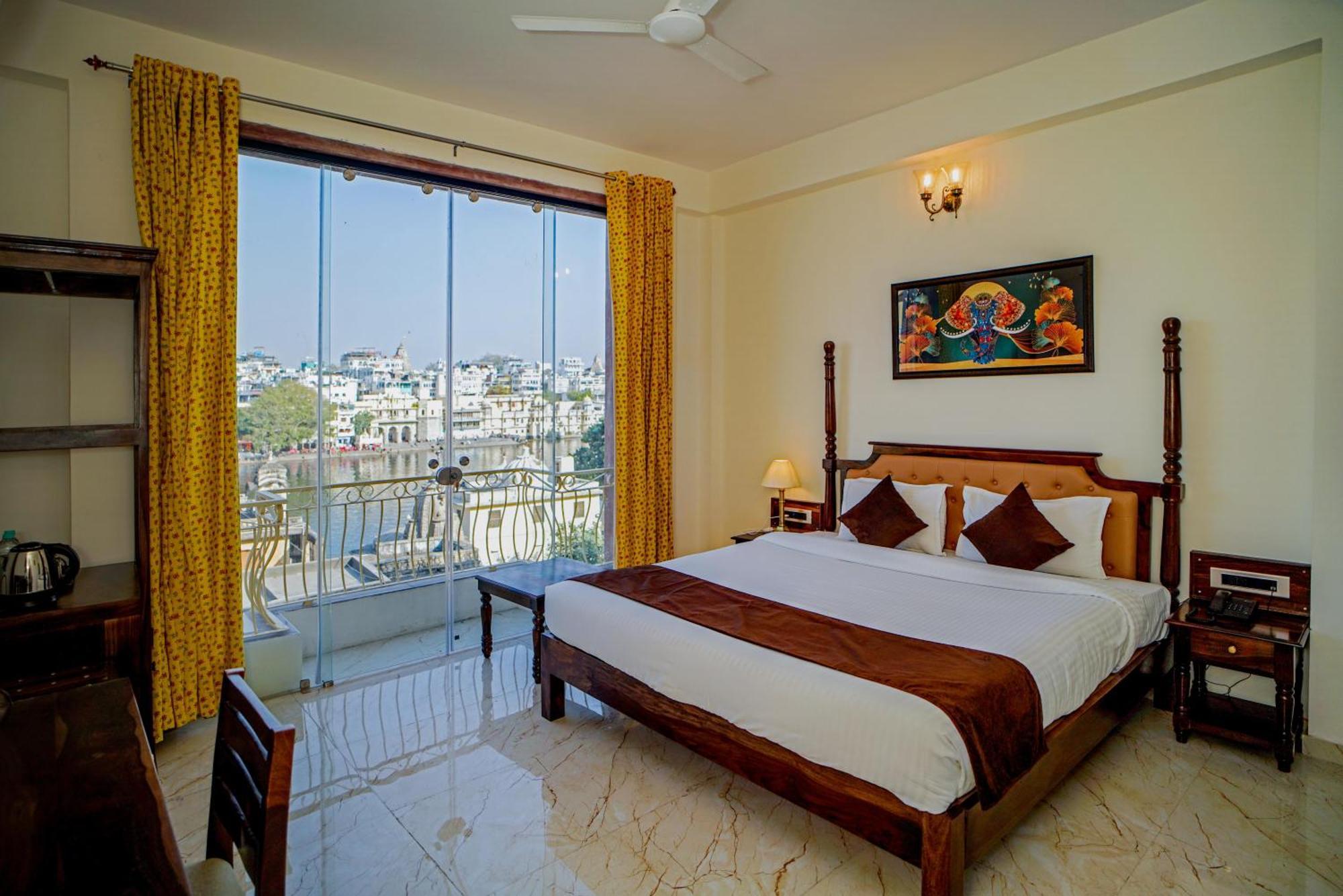 Dera Pichola- A Lake Facing Boutique Hotel Udaipur Bagian luar foto