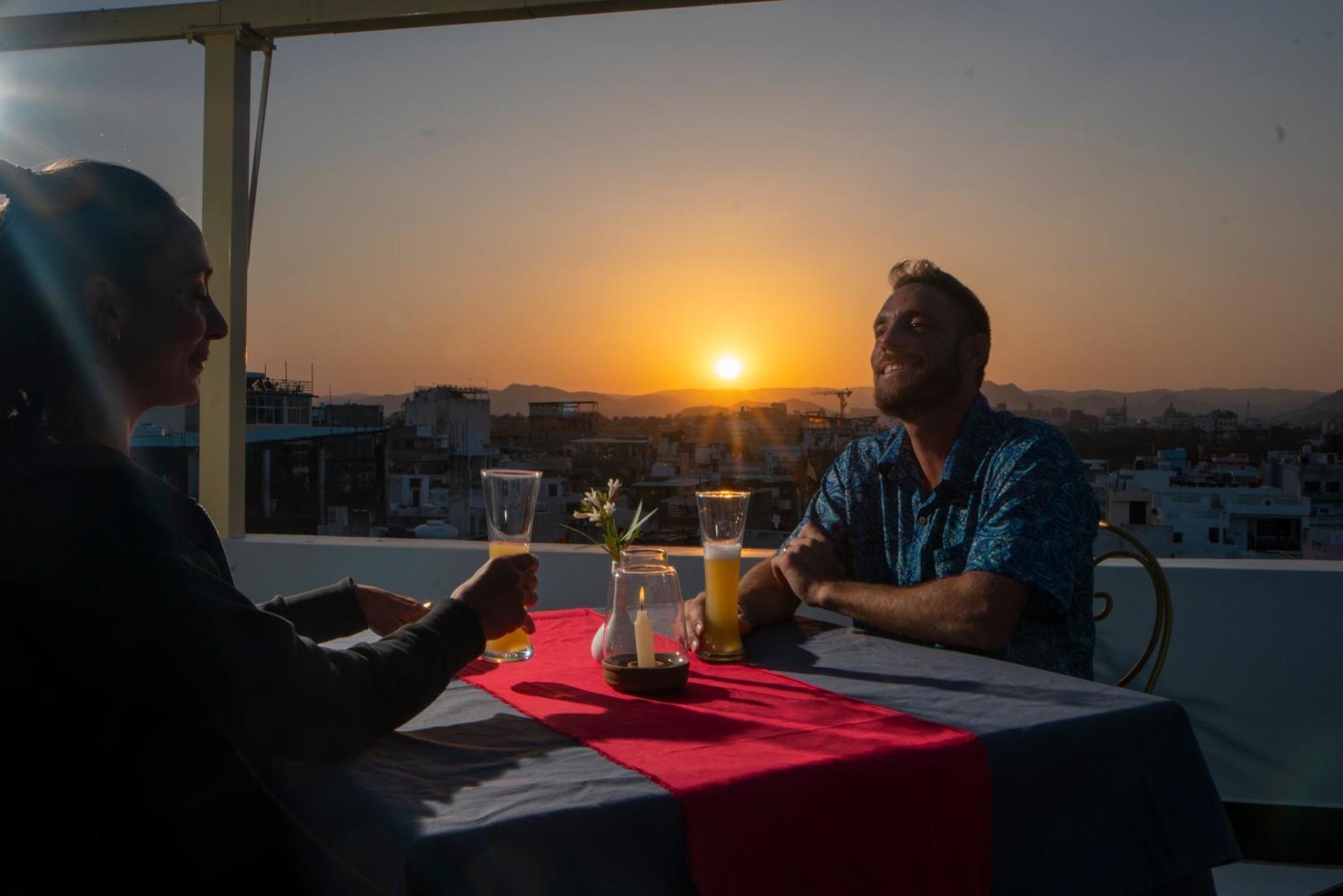 Dera Pichola- A Lake Facing Boutique Hotel Udaipur Bagian luar foto