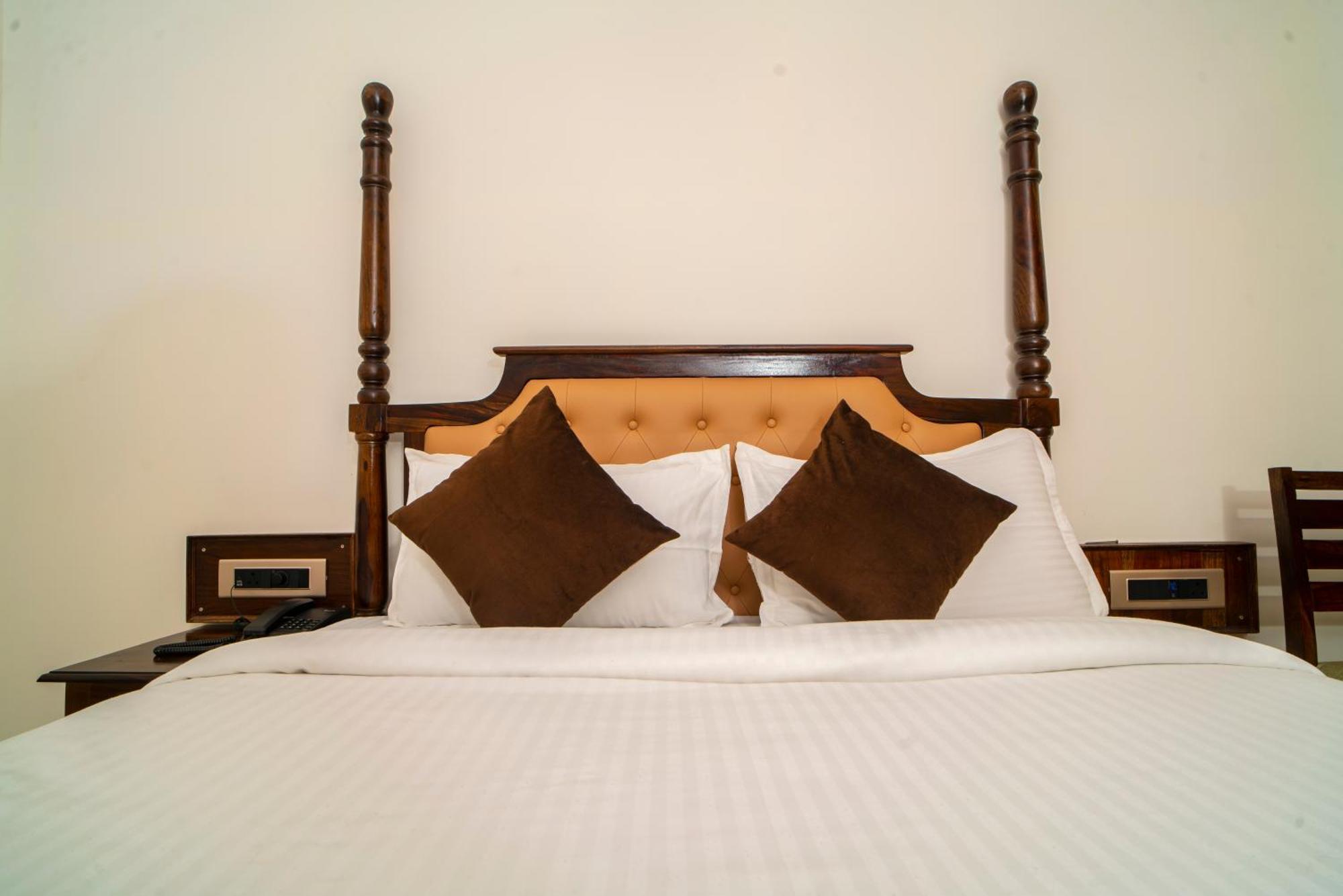 Dera Pichola- A Lake Facing Boutique Hotel Udaipur Bagian luar foto