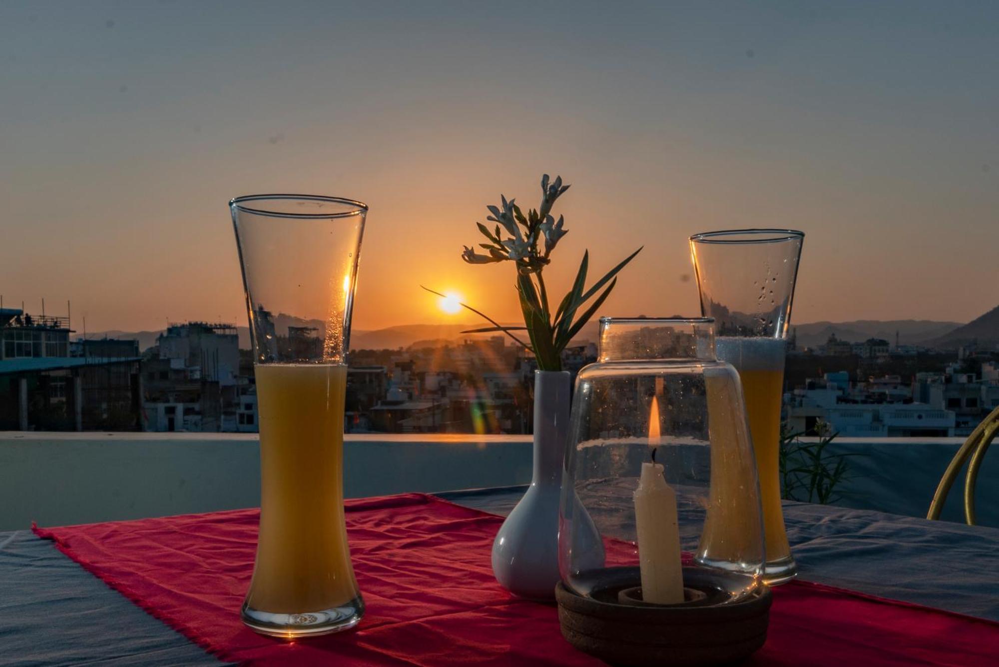 Dera Pichola- A Lake Facing Boutique Hotel Udaipur Bagian luar foto
