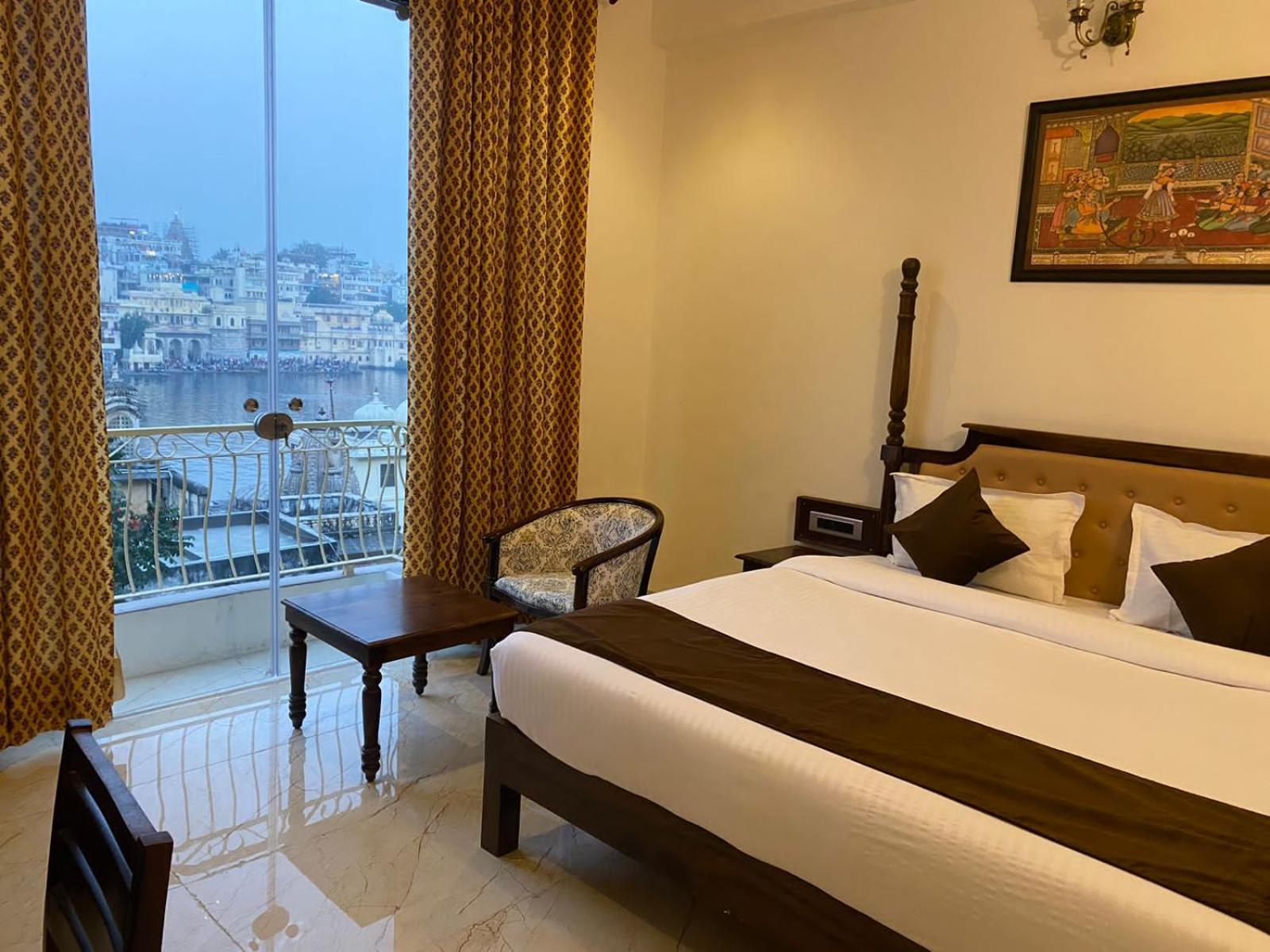 Dera Pichola- A Lake Facing Boutique Hotel Udaipur Bagian luar foto