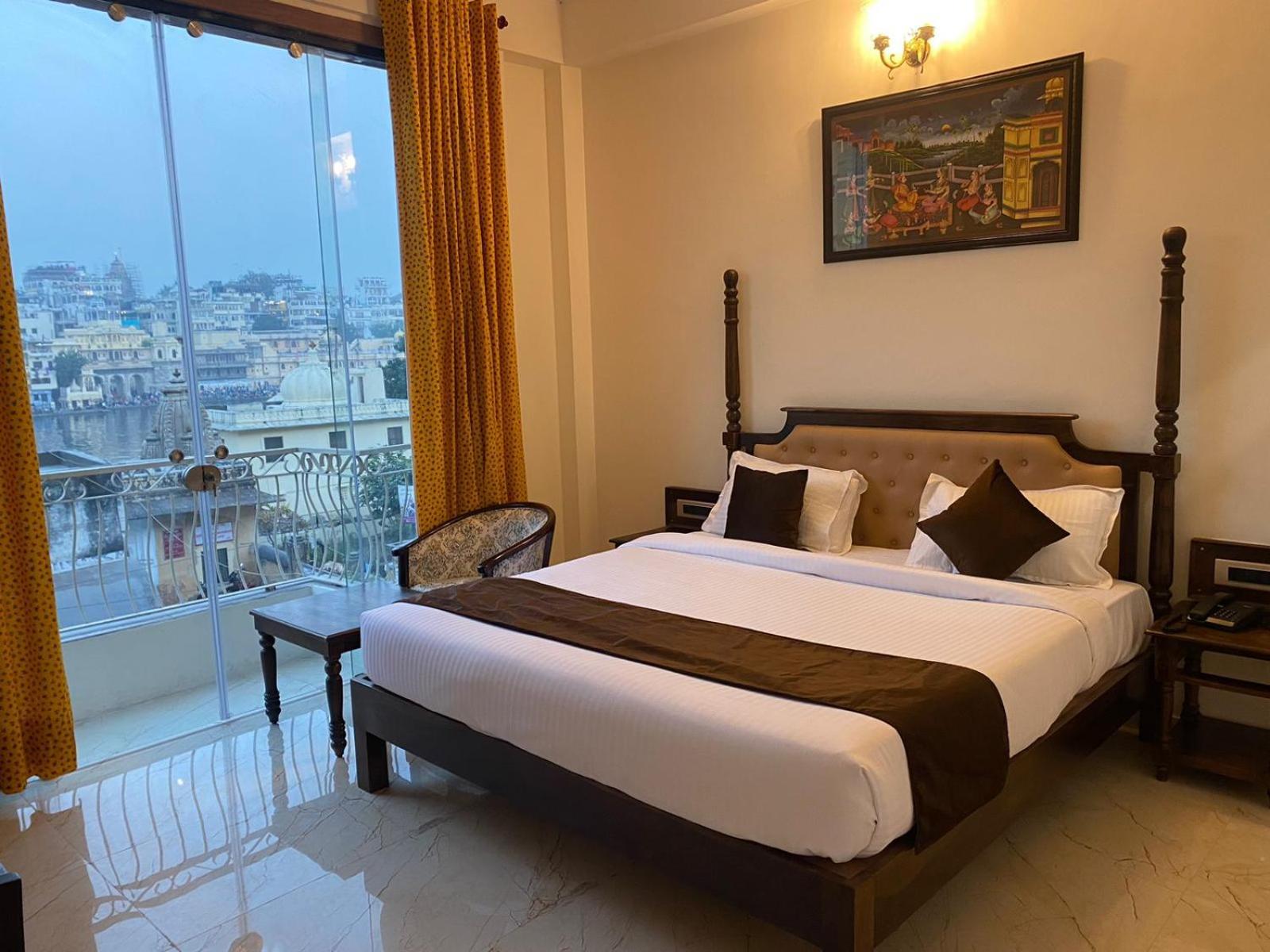 Dera Pichola- A Lake Facing Boutique Hotel Udaipur Bagian luar foto