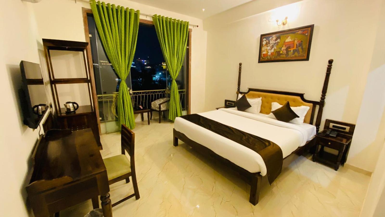 Dera Pichola- A Lake Facing Boutique Hotel Udaipur Bagian luar foto